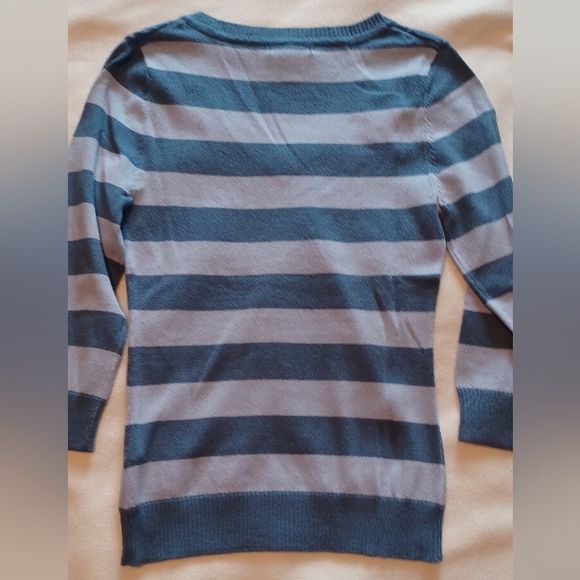 Striped v-neck sweater lightweight (NWOT) - Picture 2 of 4